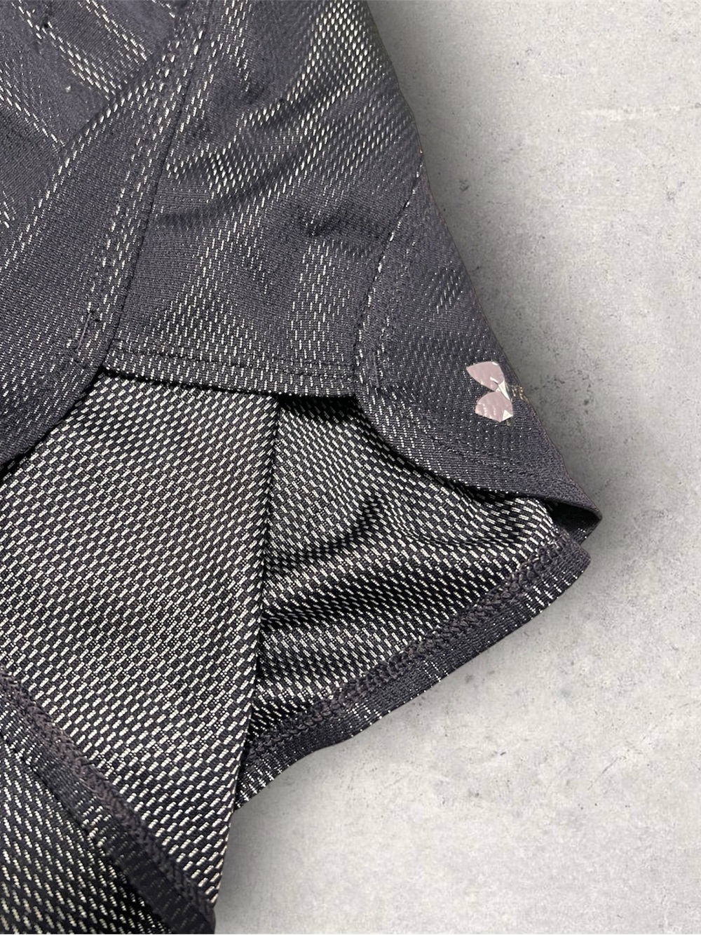Under Armour Shorts Womens Medium Black HeatGear - Picture 3 of 4